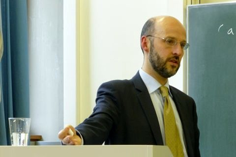 'Al-Kindī und der Anfang der islamischen Philosophie.'