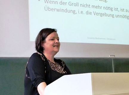 Susanne Boshammer (Osnabrück): Vergeben, vergessen, verzeihen? Vom richtigen Umgang mit moralisch falschem Handeln.