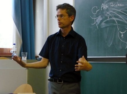 'Was sind Universalien? – Wilhelm von Ockhams Beitrag zu einer metaphysischen und sprachphilosophischen Debatte.'